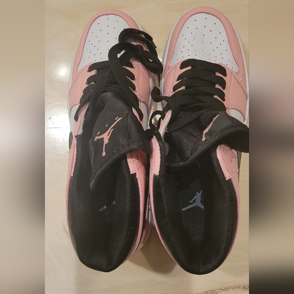 Nike dunk sneakers 6.5 New!